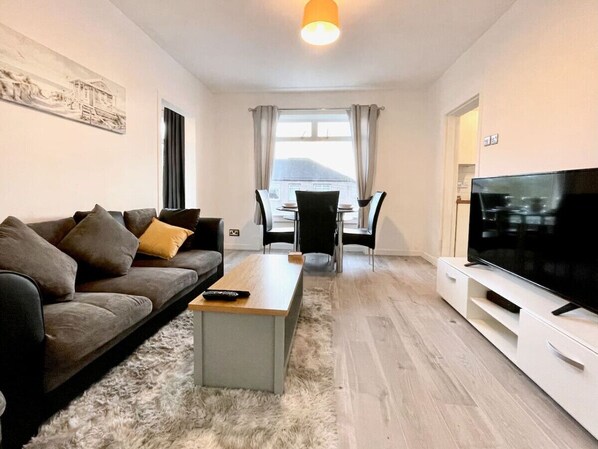 TV - Kingsbridge Apartment (Rutherglen)