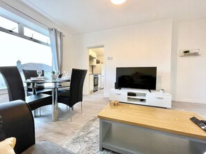 TV - Kingsbridge Apartment (Rutherglen)
