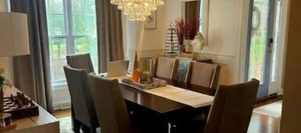 Cozy 3 bedroom house with a pool near the track