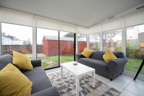 Smart TV - The Prestwick Pad - 4 bed Detached Villa (Prestwick)