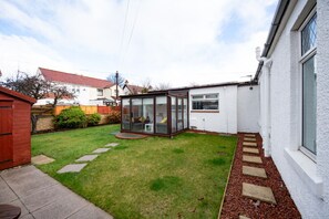 Property grounds - The Prestwick Pad - 4 bed Detached Villa (Prestwick)