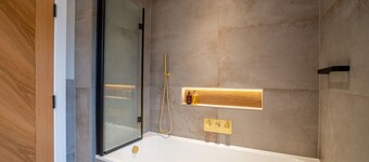 Hazelwick Apartment Is a wonderful 2 bedroom Apartment