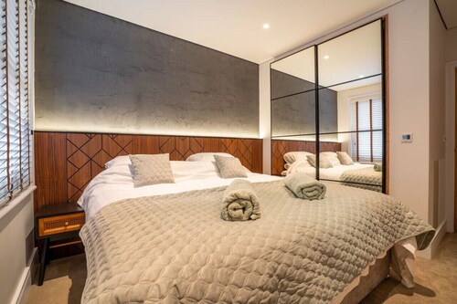 Hazelwick Apartment  Is a wonderfuk 2 bedroom Apartment in Crawley with street parking