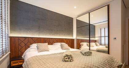 Hazelwick Apartment Is a wonderfuk 2 bedroom Apartment in Crawley with street parking