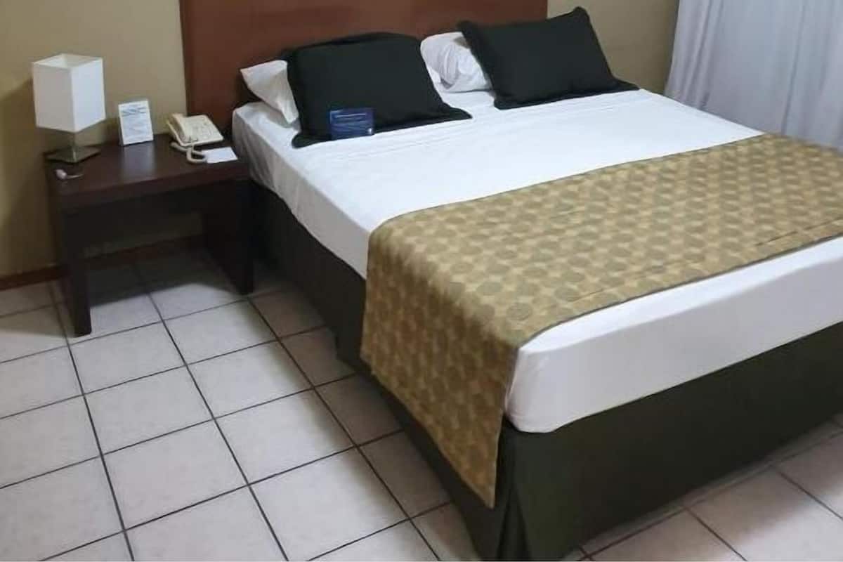 Standard Apartment | 1 bedroom, desk, laptop workspace, blackout curtains