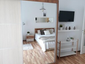 Individually decorated, individually furnished, iron/ironing board - Studio Old Center (Bucharest)