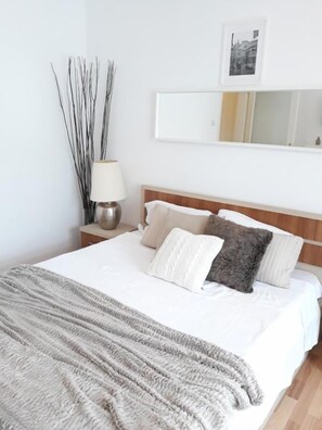 Individually decorated, individually furnished, iron/ironing board - Studio Old Center (Bucharest)