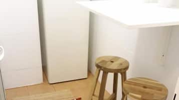 City Studio | Private kitchenette | Mini-fridge, microwave, espresso maker, coffee/tea maker