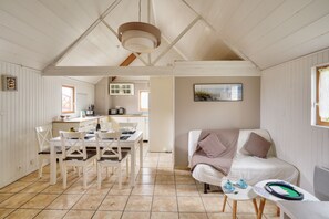 Interior - 800m from the beach, quiet chalet for 4 (Loctudy)