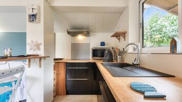 Réfrigérateur, four, cafetiÚre/bouilloire, bouilloire électrique