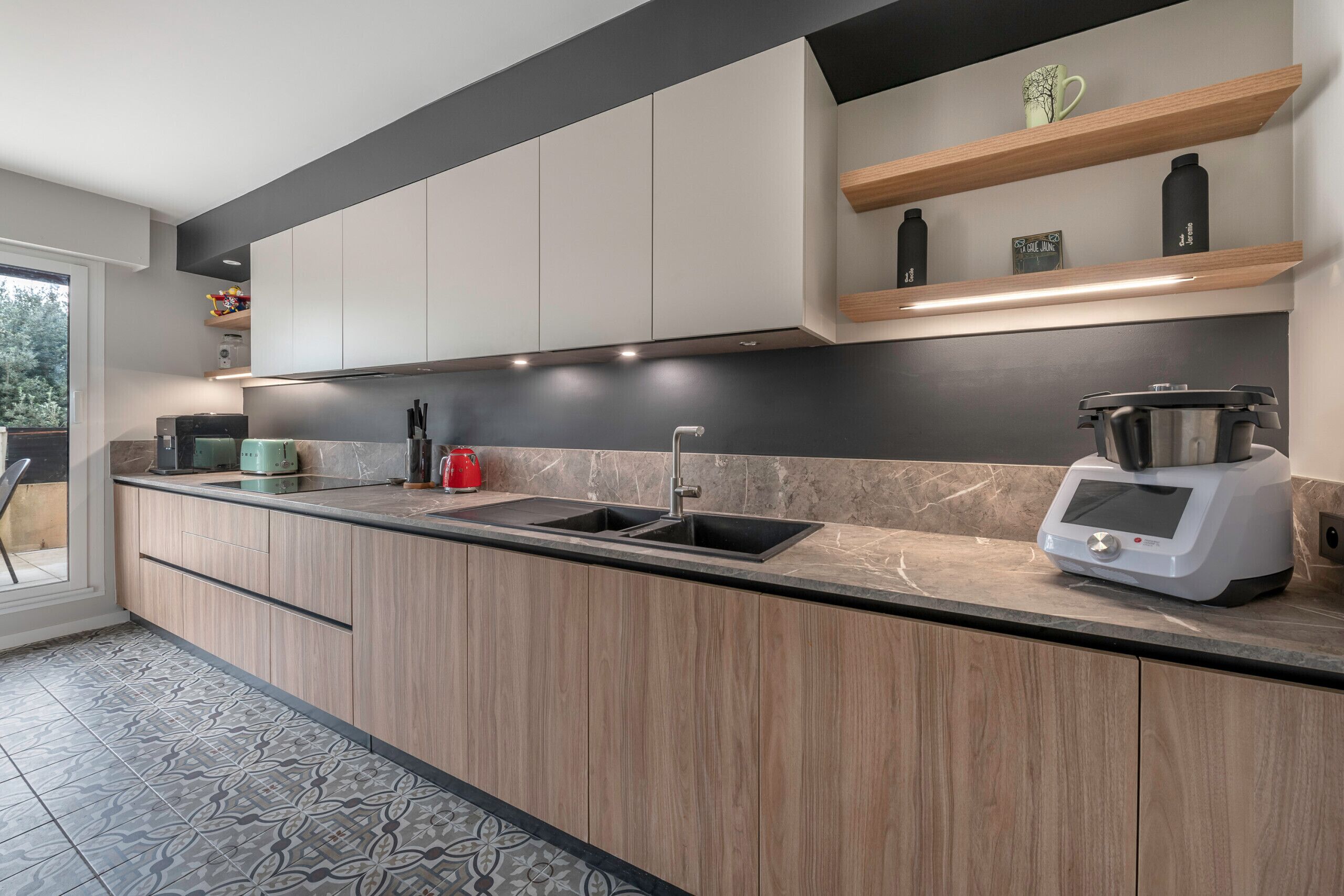 Fridge, microwave, oven, dishwasher