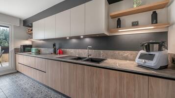 Réfrigérateur, micro-ondes, four, lave-vaisselle