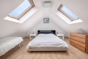 3 室のベッドルーム、アイロン / アイロン台、WiFi (無料)