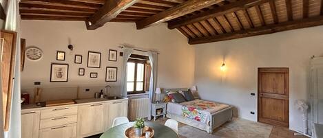 デラックス ルーム | アイロン / アイロン台、WiFi (無料)、ベッドシーツ