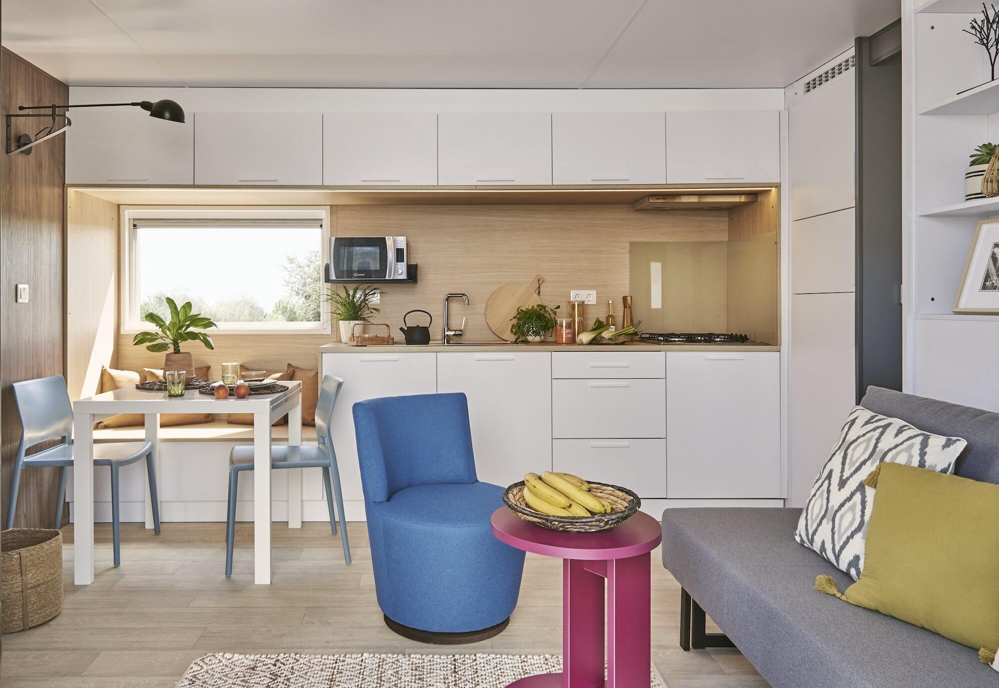 Premium Mobile Home | Private kitchen | Fridge, microwave, stovetop, cookware/dishes/utensils