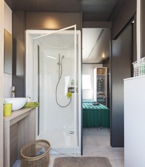 Casa móvil superior | Baño | Ducha