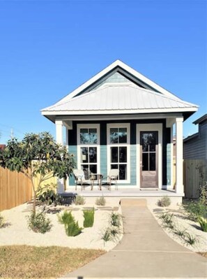 Exterior - Charming Getaway | 12 minutes to Beach (Pensacola)