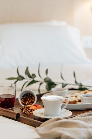 Daily continental breakfast (EUR 20 per person)