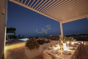 屋外ダイニングエリア