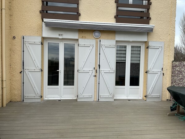 المنطقة المحيطة بالمنشأة