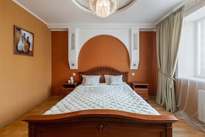 2 bedrooms, individually decorated, individually furnished, desk