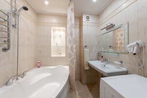 Luxury Apartment | Bathroom | Bathtub, hair dryer, towels, soap