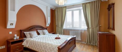 Familielejlighed | 2 soveværelser, individuelt design, individuel indretning, skrivebord