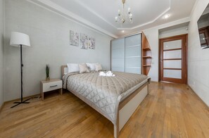 อพาร์ทเมนท์สำหรับครอบครัว | 2 ห้องนอน, ห้องพักตกแต่งอย่างมีเอกลักษณ์, ตกแต่งพิเศษโดยเฉพาะ, โต๊ะทำงาน