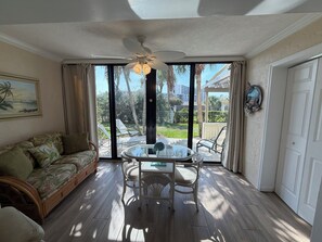 Fernseher, Stereoanlage