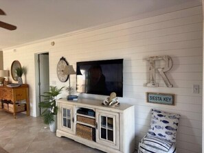 TV, DVD player - Spacious Contemporary Garden View, Ground Floor Unit (Sarasota)