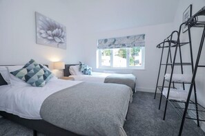 3 bedrooms, desk, iron/ironing board, travel crib