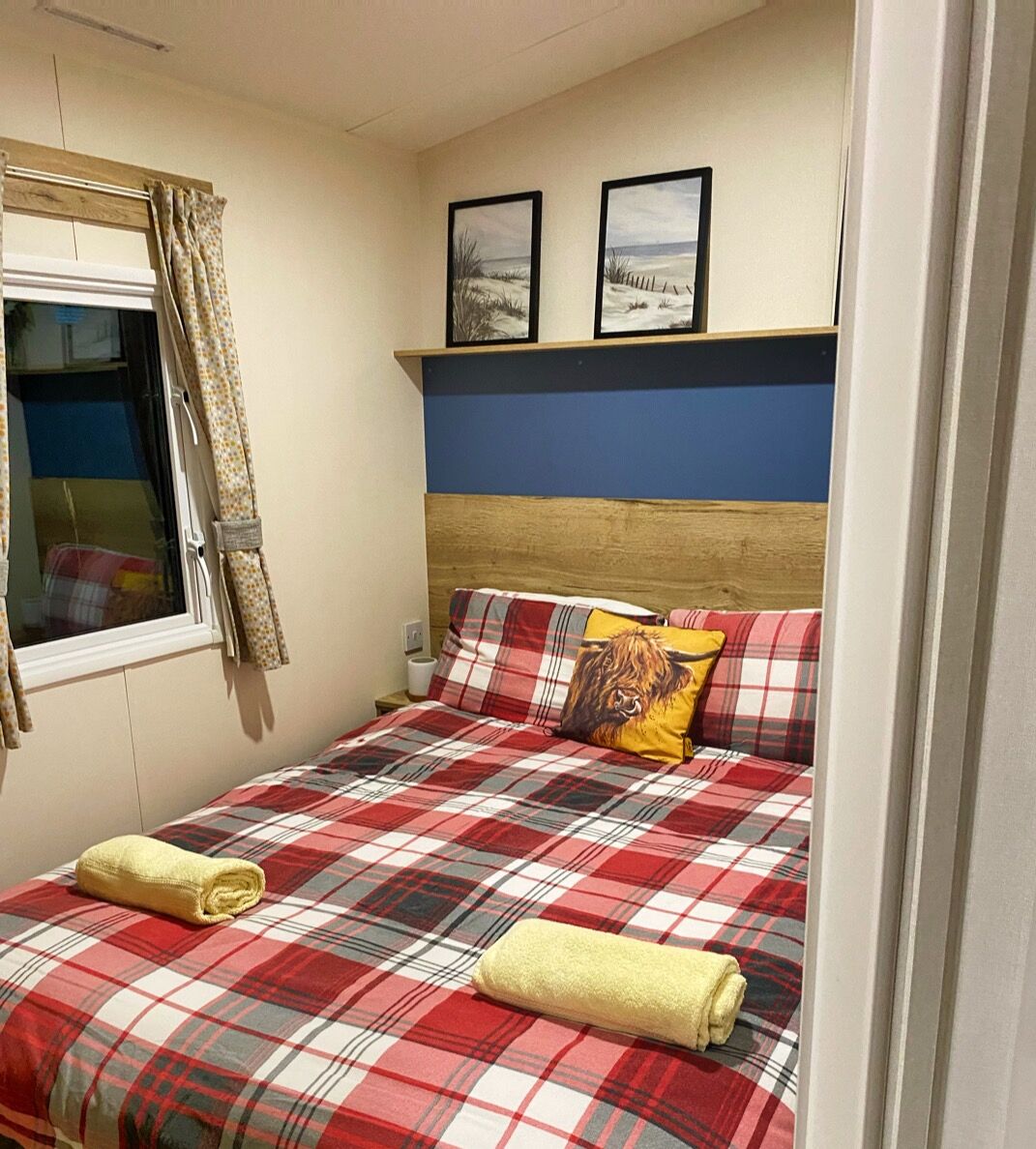 2 bedrooms, bed sheets