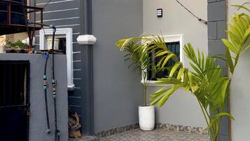 Apartment, 2 Bedrooms, Smoking, Balcony | Property grounds