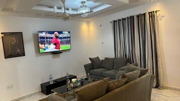 Departamento, 2 habitaciones, para fumadores, balcón | Área de sala de estar