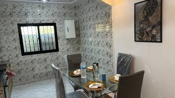 Appartement, 2 slaapkamers, roken, balkon | Dineren