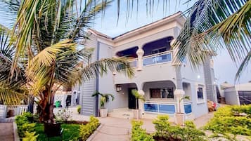 Apartment, 2 Bedrooms, Smoking, Balcony | Property grounds