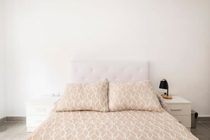 3 bedrooms, iron/ironing board, bed sheets