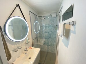 Shower, hair dryer, towels, soap - TOP Ausgestattetes Hausboot mit Dachterrasse in Stavoren am Ijsselmer (Stavoren)