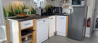 TOP Ausgestattetes Hausboot mit Dachterrasse in Stavoren am Ijsselmer