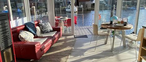 تلفزيون ذكي، مشغل دي في دي، ستيريو