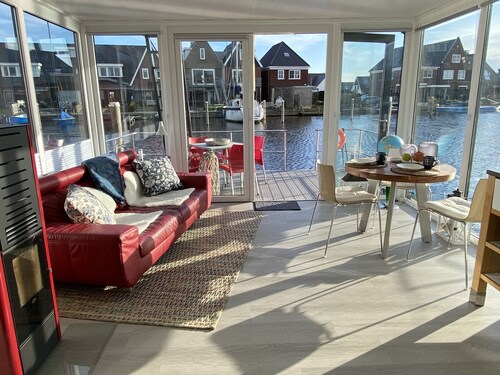 TOP Ausgestattetes Hausboot mit Dachterrasse in Stavoren am Ijsselmer