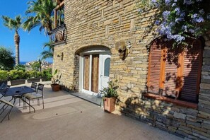 屋外ダイニングエリア