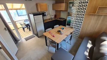 Mobil home TEXAS STANDARD 8 p | Private kitchen | Fridge, microwave, stovetop, espresso maker
