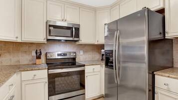 Condo, nhiều giường (Brass Rail 113) | Bếp riêng