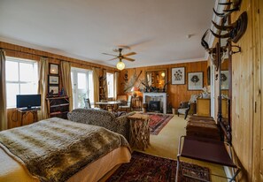 7 Schlafzimmer, Schreibtisch, Bügeleisen/Bügelbrett, Reisekinderbett