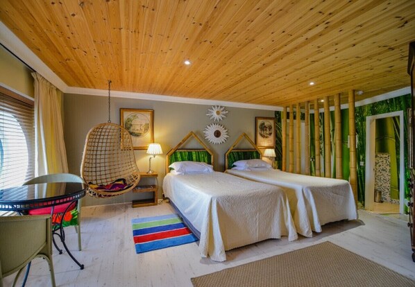7 bedrooms, desk, iron/ironing board, travel cot