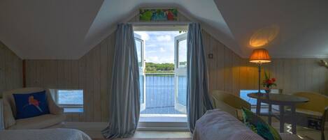 7 bedrooms, desk, iron/ironing board, travel crib