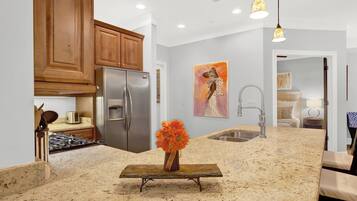 Condo, Multiple Beds (Charm on Bay) | Private kitchen