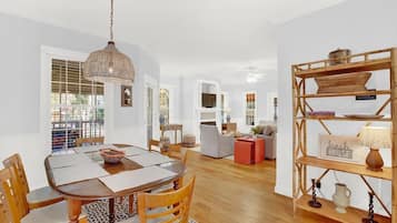 House, Multiple Beds (Mimosa Manor) | Dining