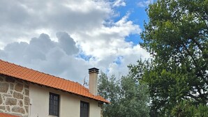 A building with a stone facade and a red-tiled roof, labeled "Rustic Retreat". - Rustic Retreat country house (Tondela)
